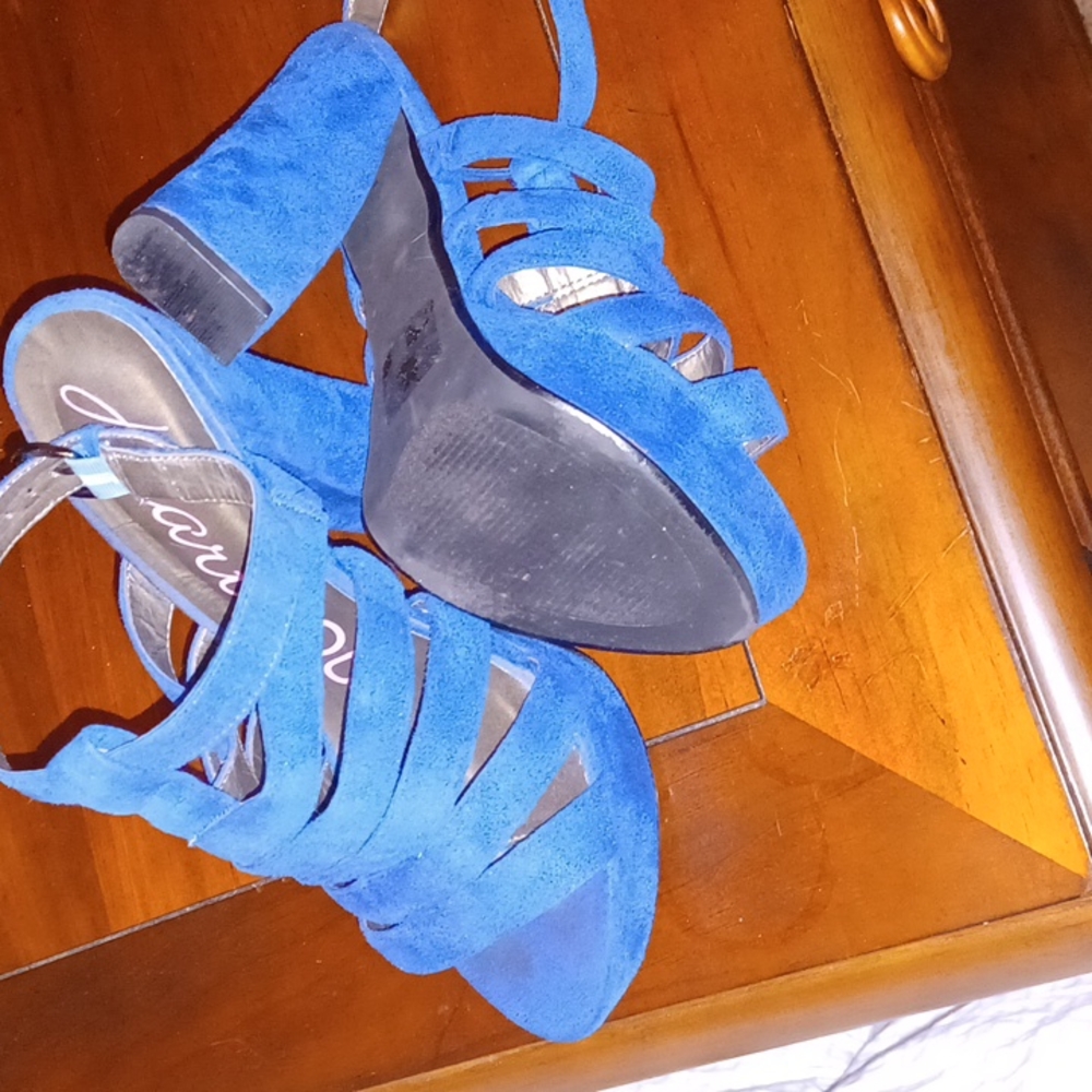 Shoes - Picture 5 of 5